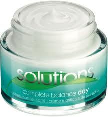 Solutions Complete Balance Crema de Noche:
De textura ligera, ayuda a las pieles mixtas a sentirse hidratadas prescindiendo de la sensación de grasa. Favorece el equilibrio y el aspecto mate de la piel.