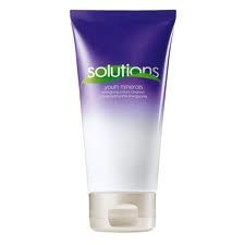 Solutions Youth Minerals Limpiador:
Este limpiador suave elimina la suciedad y las impurezas favoreciendo la reducción de arrugas, dejando la piel suave y tonificada.
